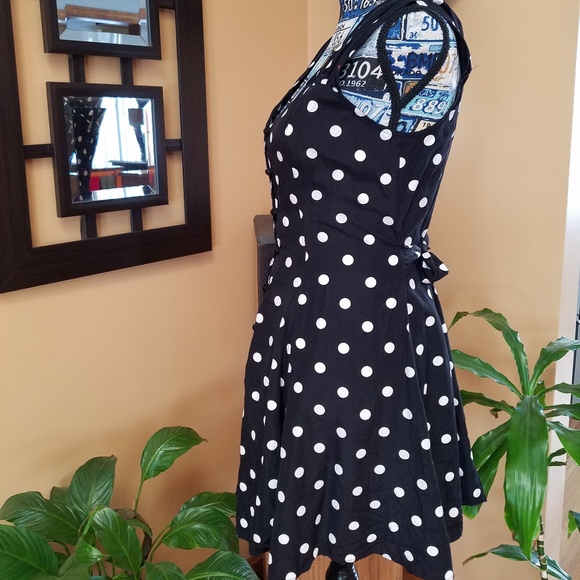 (SOLD)CITY TRIANGLES BLACK & WHITE POLKA DOT DRESS - Picture 4 of 8